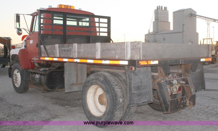 image for item A6543 1995 Ford L8000 truck with dump bed
