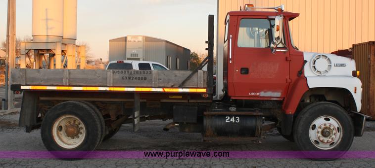 image for item A6543 1995 Ford L8000 truck with dump bed