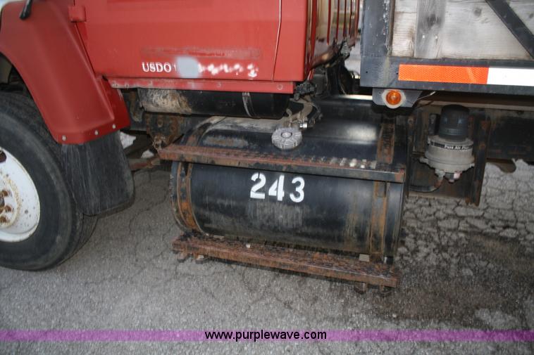 image for item A6543 1995 Ford L8000 truck with dump bed