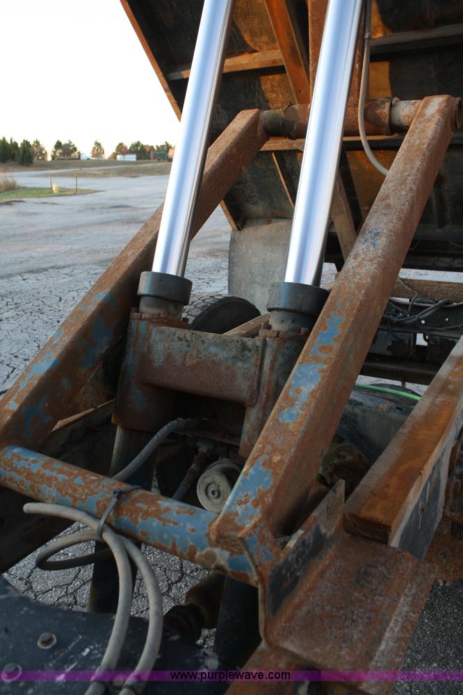 image for item A6543 1995 Ford L8000 truck with dump bed