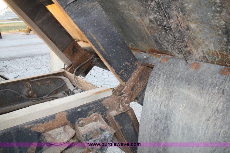 image for item A6543 1995 Ford L8000 truck with dump bed