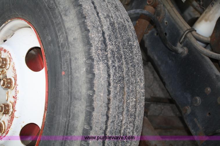 image for item A6543 1995 Ford L8000 truck with dump bed