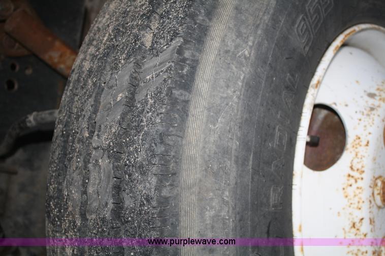 image for item A6543 1995 Ford L8000 truck with dump bed