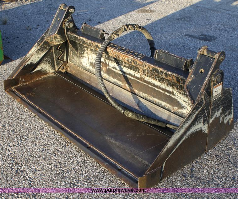 John Deere 66" skid steer combination bucket in Lawrence, KS Item