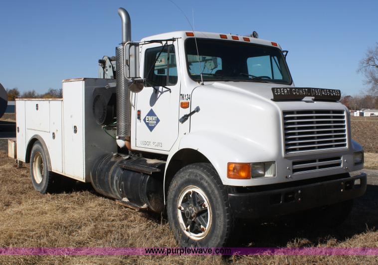 image for item A6548 1990 International 7100 service truck