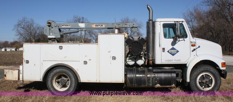 image for item A6548 1990 International 7100 service truck