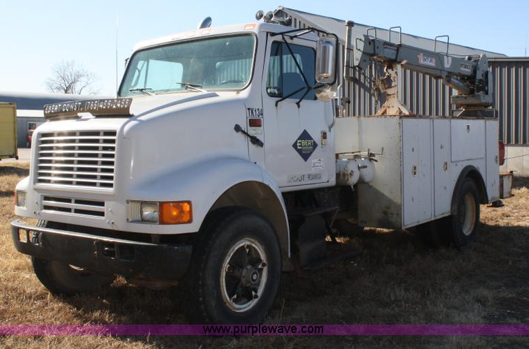 image for item A6548 1990 International 7100 service truck