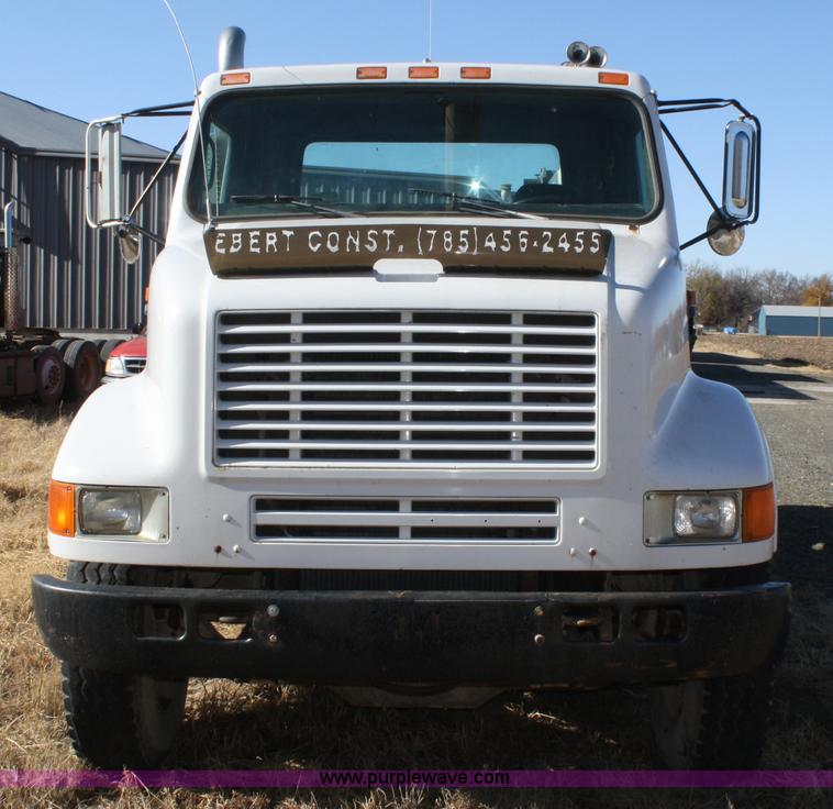 image for item A6548 1990 International 7100 service truck