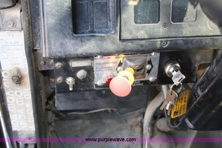 image for item A6548 1990 International 7100 service truck