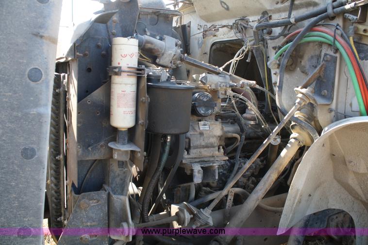 image for item A6548 1990 International 7100 service truck