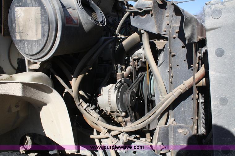 image for item A6548 1990 International 7100 service truck