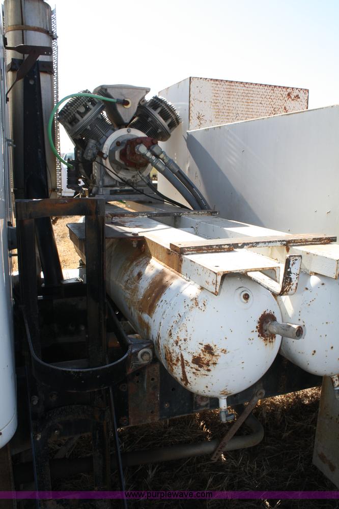 image for item A6548 1990 International 7100 service truck