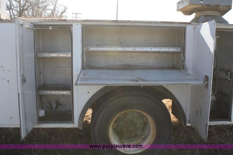 image for item A6548 1990 International 7100 service truck