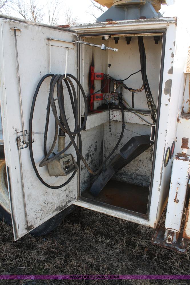 image for item A6548 1990 International 7100 service truck