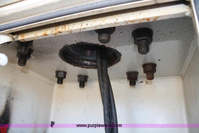 image for item A6548 1990 International 7100 service truck