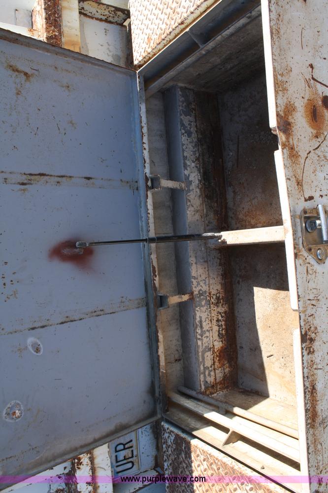 image for item A6548 1990 International 7100 service truck