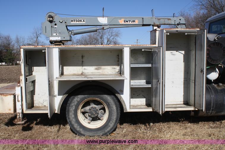 image for item A6548 1990 International 7100 service truck