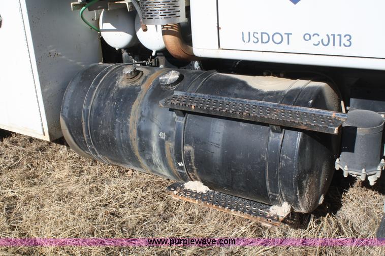 image for item A6548 1990 International 7100 service truck