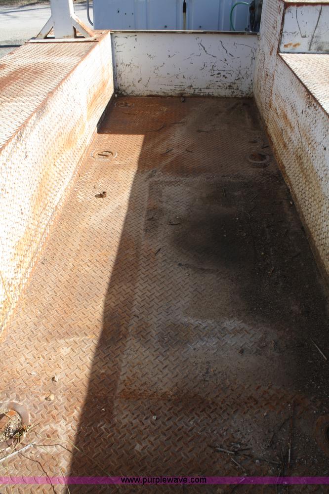 image for item A6548 1990 International 7100 service truck