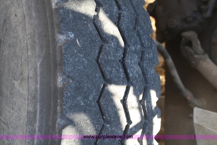 image for item A6548 1990 International 7100 service truck