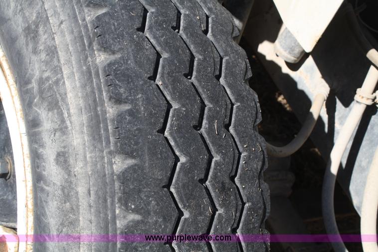 image for item A6548 1990 International 7100 service truck