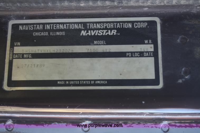 image for item A6548 1990 International 7100 service truck