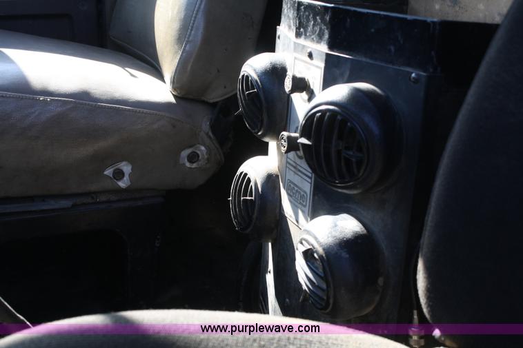 image for item A6548 1990 International 7100 service truck