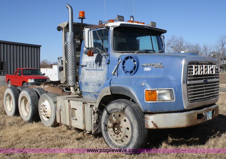 image for item A6550 1988 Ford LTA9000 Aero Max 106 semi truck