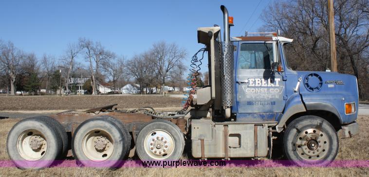 image for item A6550 1988 Ford LTA9000 Aero Max 106 semi truck