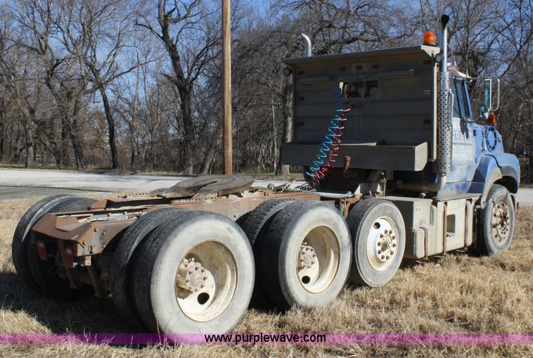 image for item A6550 1988 Ford LTA9000 Aero Max 106 semi truck