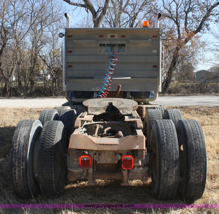 image for item A6550 1988 Ford LTA9000 Aero Max 106 semi truck