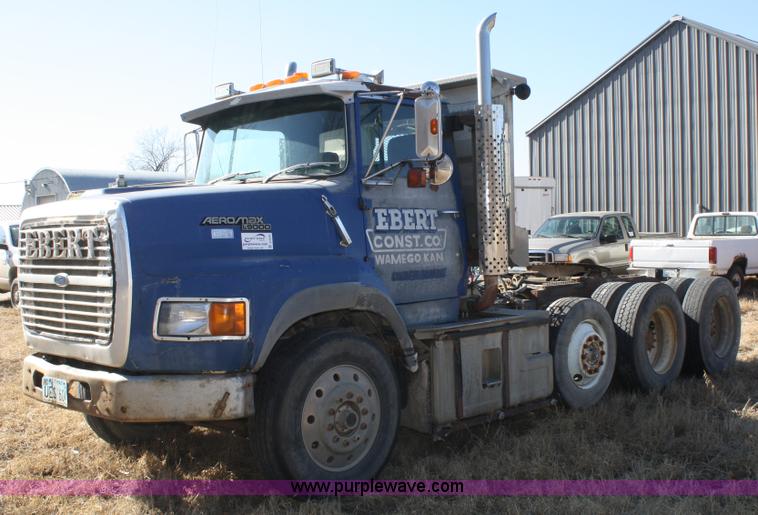 image for item A6550 1988 Ford LTA9000 Aero Max 106 semi truck