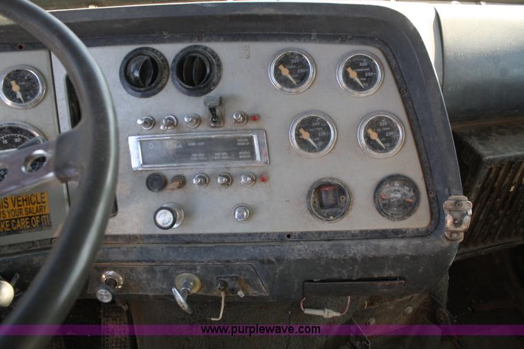 image for item A6550 1988 Ford LTA9000 Aero Max 106 semi truck