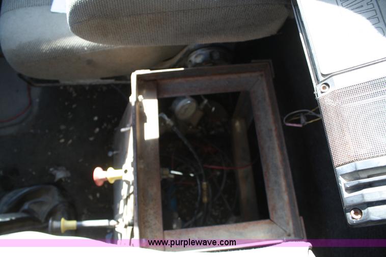 image for item A6550 1988 Ford LTA9000 Aero Max 106 semi truck