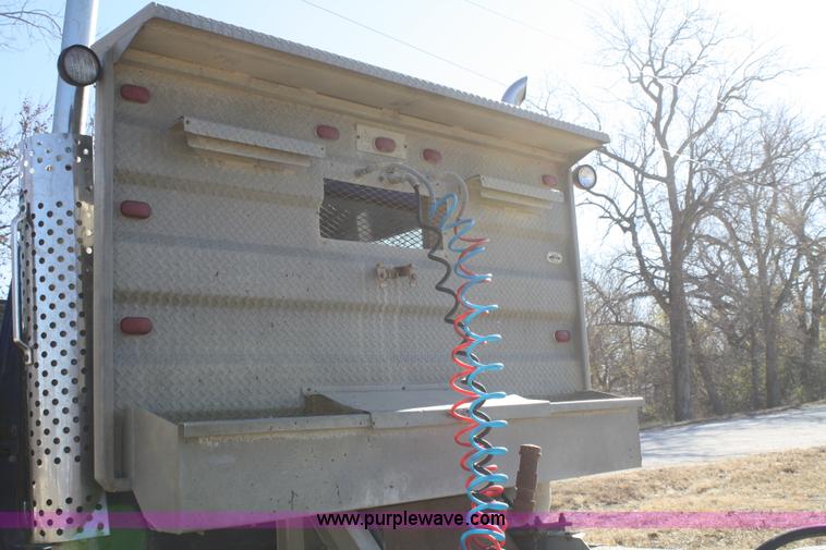 image for item A6550 1988 Ford LTA9000 Aero Max 106 semi truck