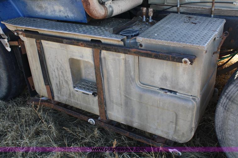 image for item A6550 1988 Ford LTA9000 Aero Max 106 semi truck