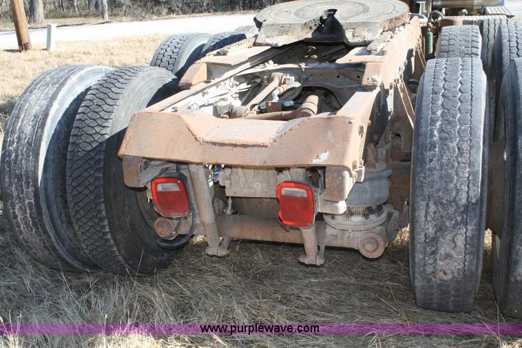 image for item A6550 1988 Ford LTA9000 Aero Max 106 semi truck