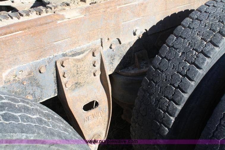 image for item A6550 1988 Ford LTA9000 Aero Max 106 semi truck