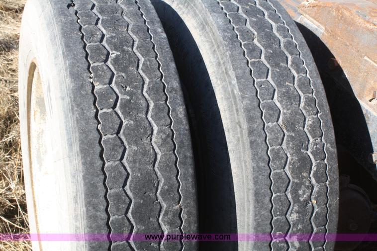 image for item A6550 1988 Ford LTA9000 Aero Max 106 semi truck