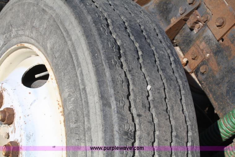 image for item A6550 1988 Ford LTA9000 Aero Max 106 semi truck