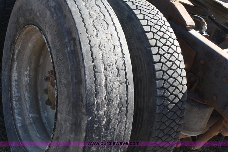 image for item A6550 1988 Ford LTA9000 Aero Max 106 semi truck