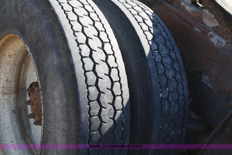 image for item A6550 1988 Ford LTA9000 Aero Max 106 semi truck