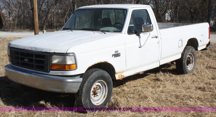 image for item A6551 1993 Ford F250 XL pickup truck