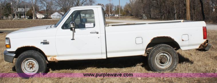 image for item A6551 1993 Ford F250 XL pickup truck