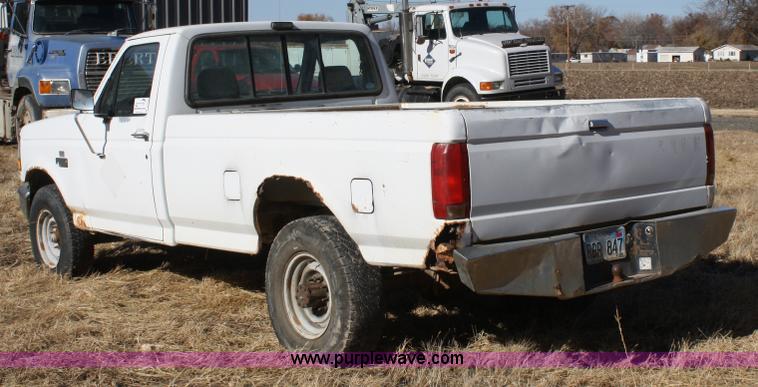 image for item A6551 1993 Ford F250 XL pickup truck