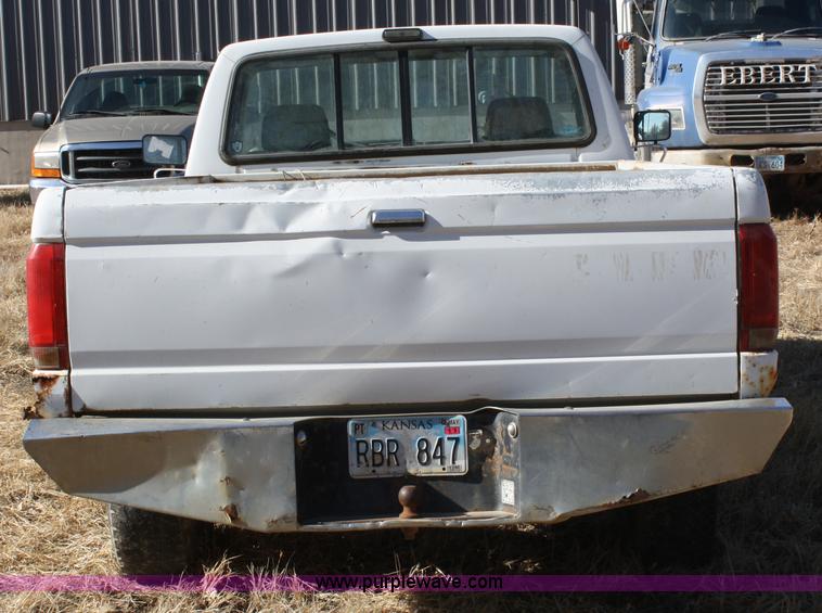 image for item A6551 1993 Ford F250 XL pickup truck