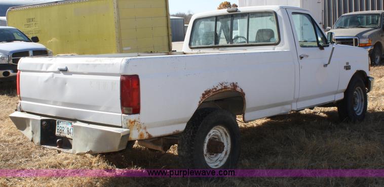 image for item A6551 1993 Ford F250 XL pickup truck