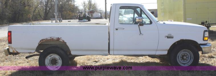 image for item A6551 1993 Ford F250 XL pickup truck