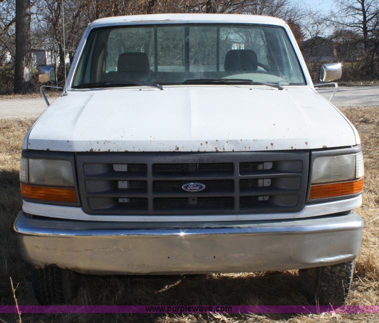 image for item A6551 1993 Ford F250 XL pickup truck
