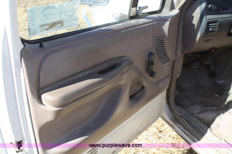 image for item A6551 1993 Ford F250 XL pickup truck